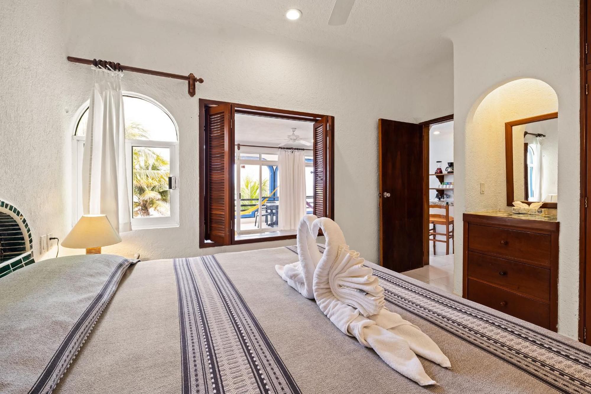 Del Sol Beachfront Hotel 2*