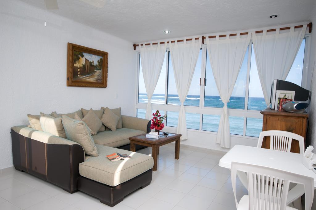 Del Sol Beachfront Hotel 2*