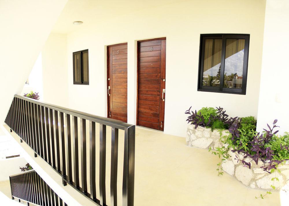 Vela's Ocean Front Aparthotel 3*