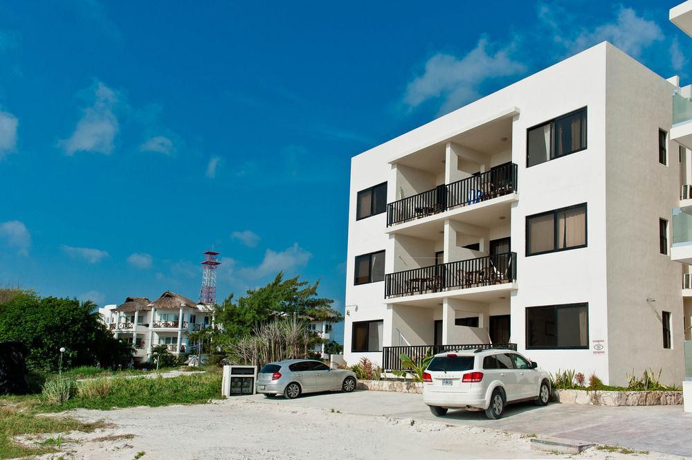 Vela's Ocean Front 3*
