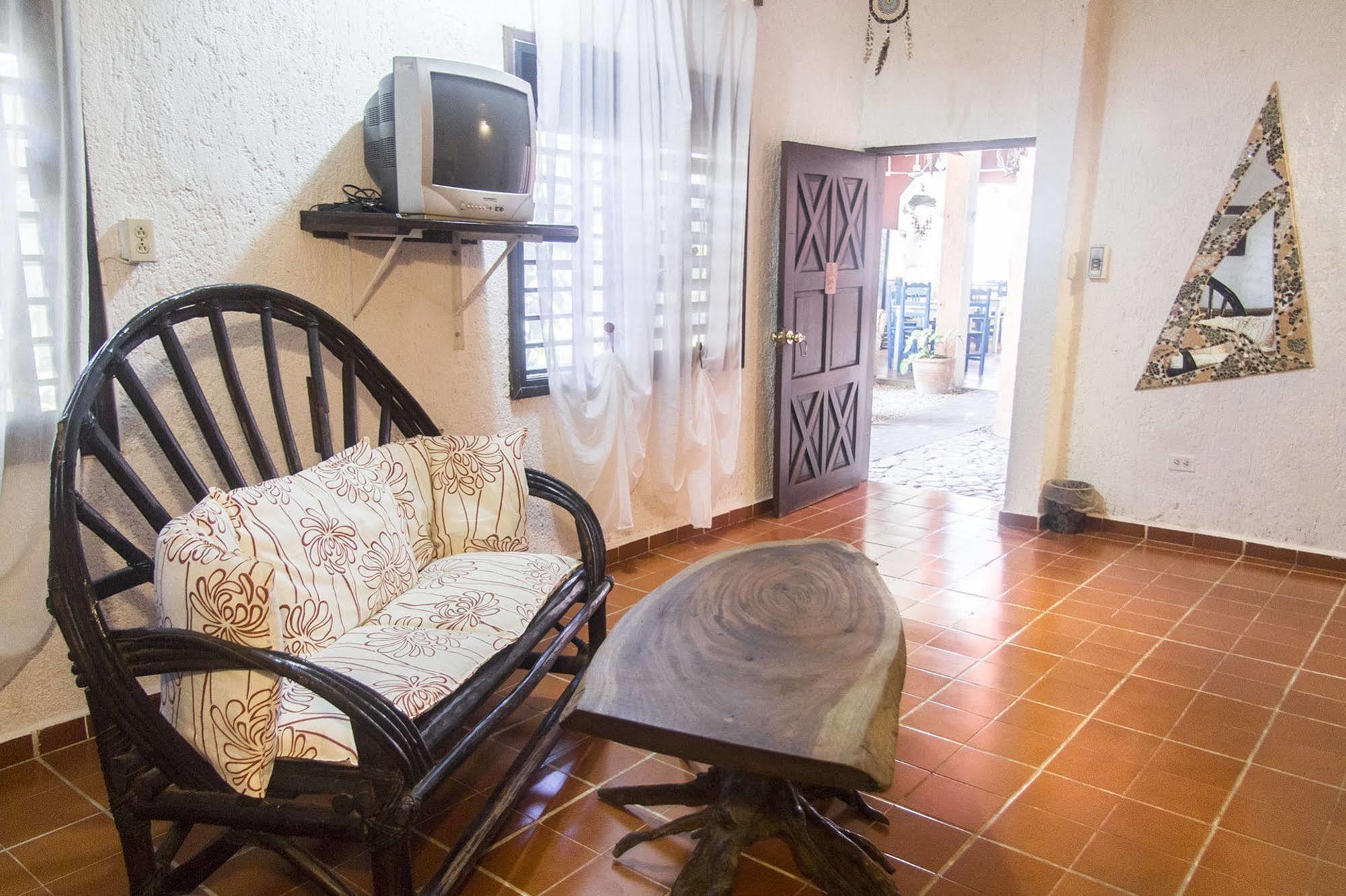 L Hotelito 3*