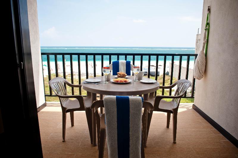 Aparthotel Vela's Ocean Front 3*