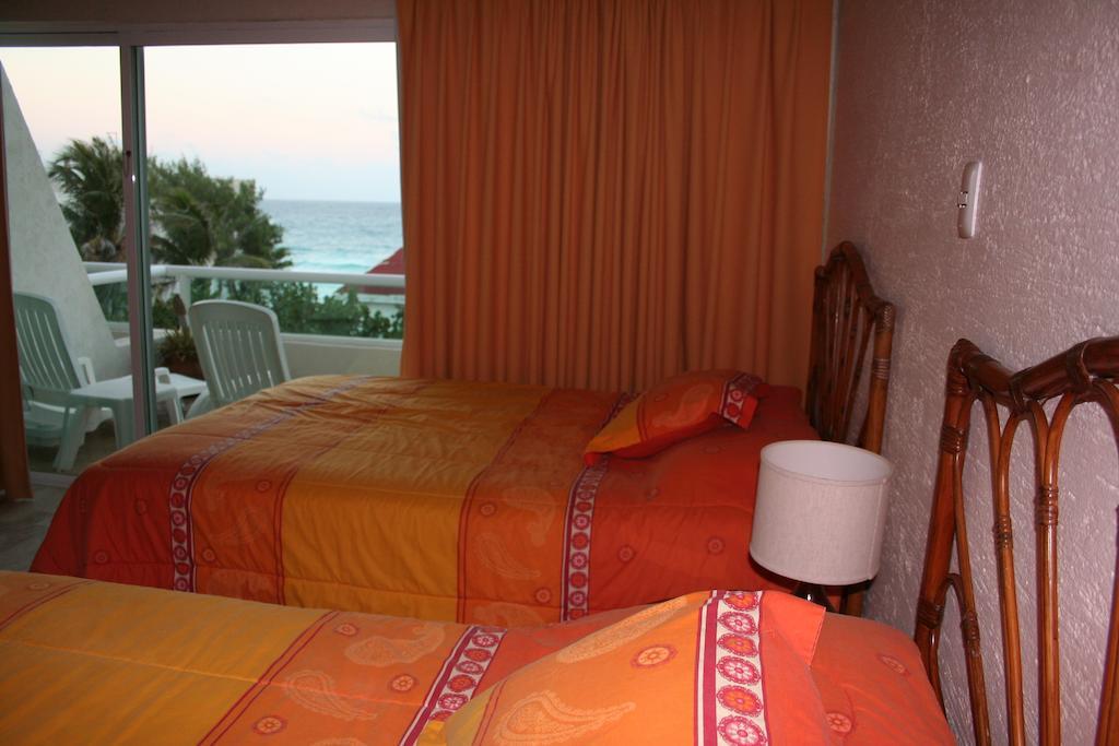 Aparthotel Vela's Ocean Front 3*